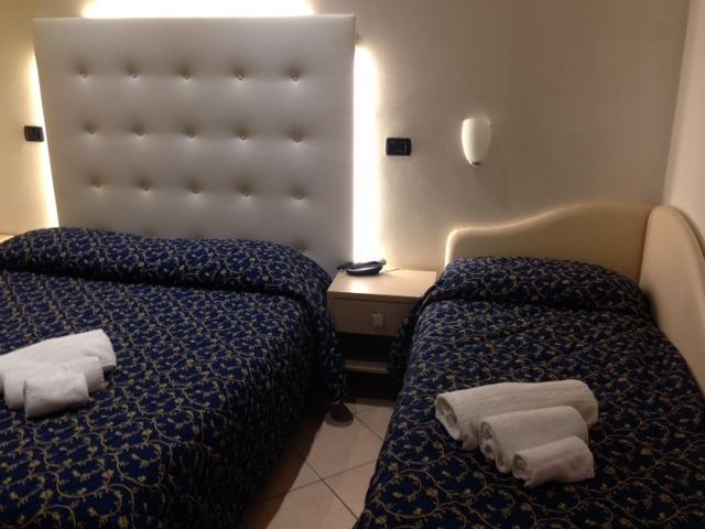 Hotel Mediterraneo เปซาโร ห้อง รูปภาพ