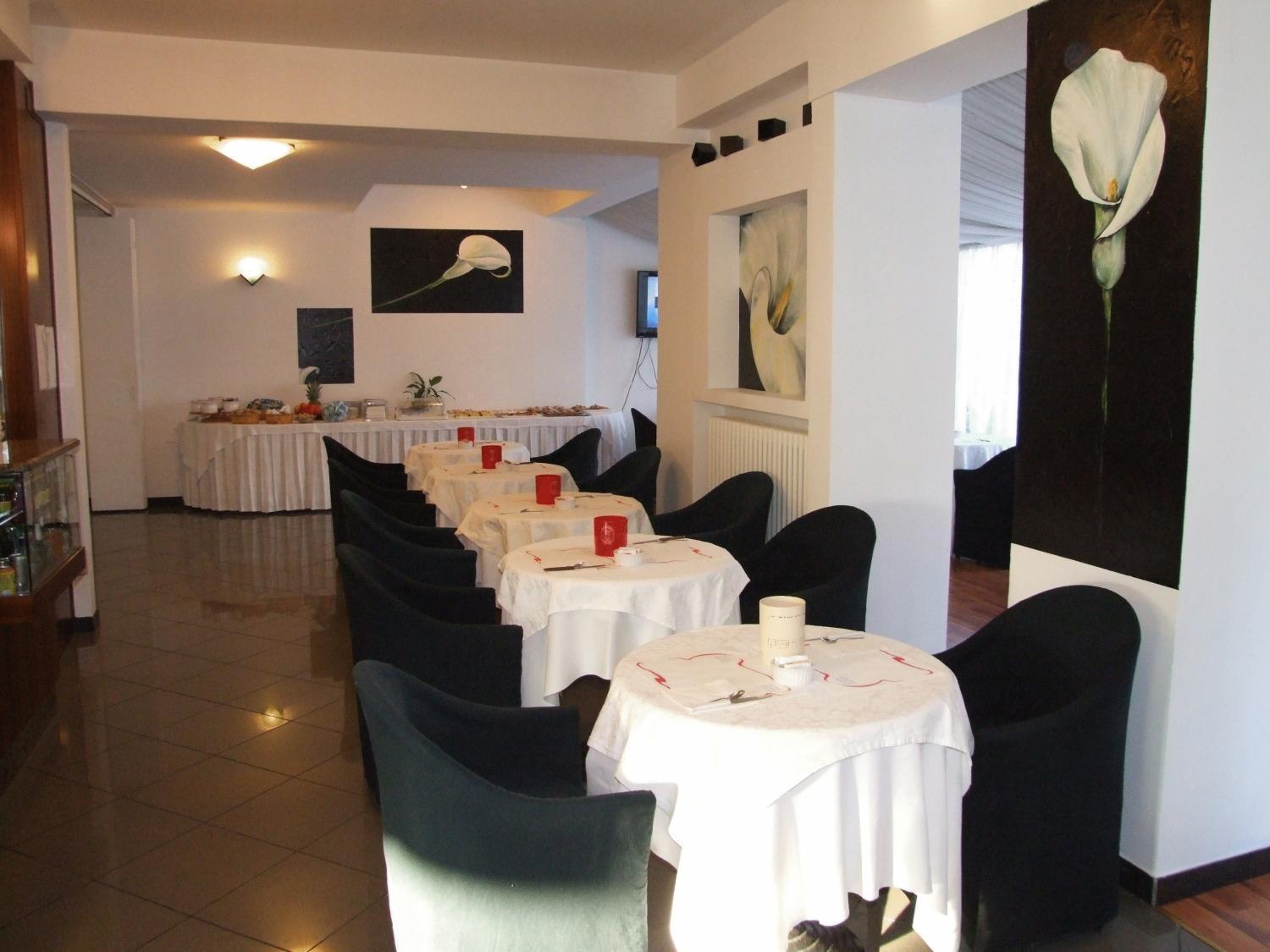 Hotel Mediterraneo เปซาโร ภายนอก รูปภาพ