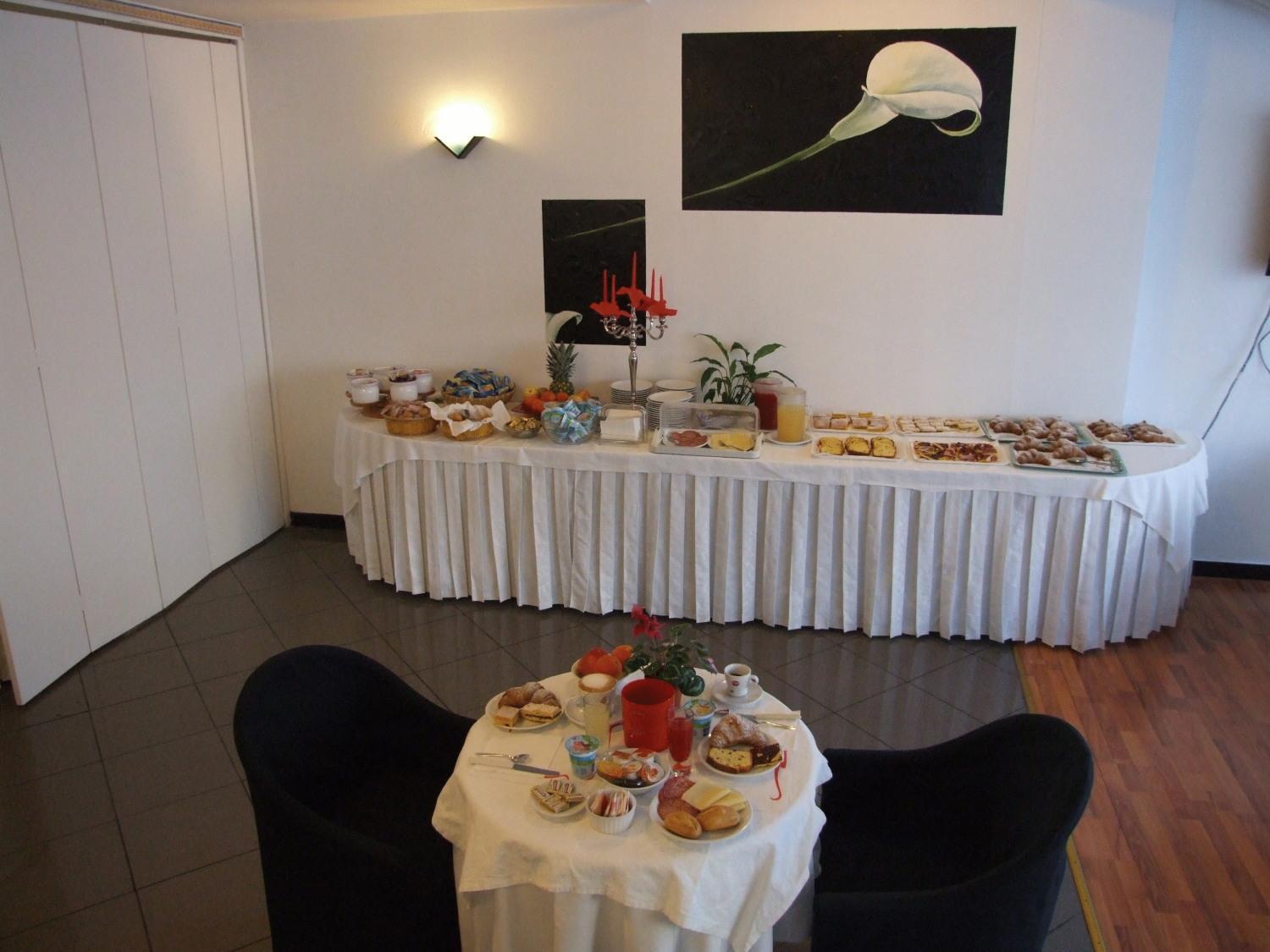 Hotel Mediterraneo เปซาโร ภายนอก รูปภาพ