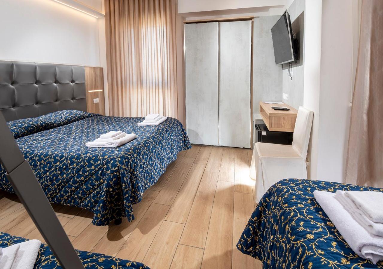 Hotel Mediterraneo เปซาโร ภายนอก รูปภาพ