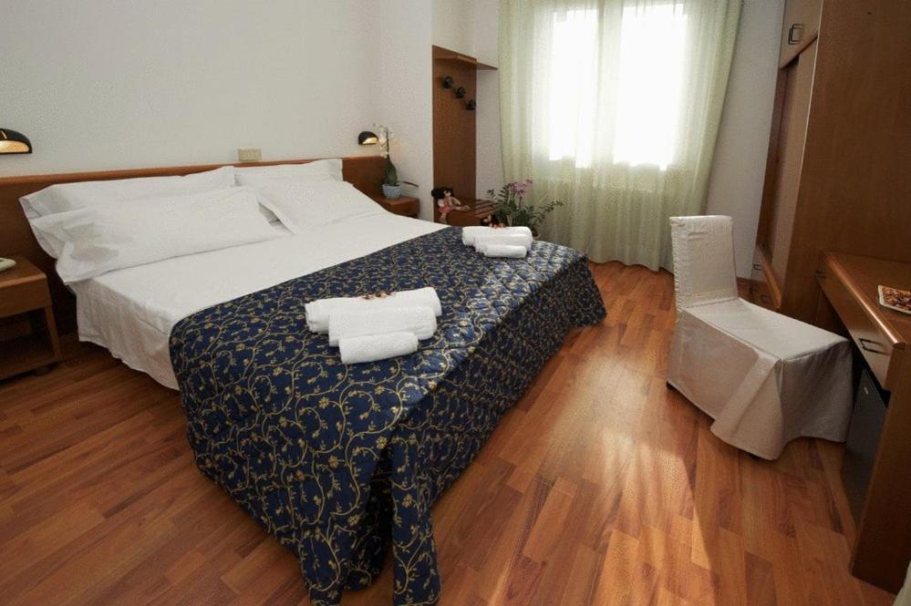 Hotel Mediterraneo เปซาโร ห้อง รูปภาพ
